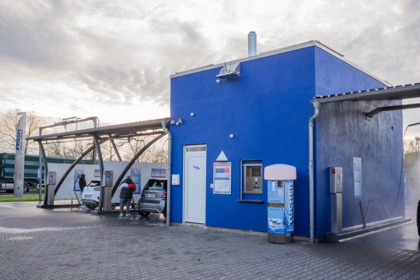 PannoSelf-Verkaufsautomat an einer Tankstelle